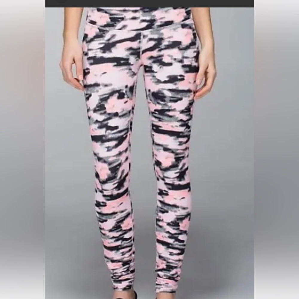 155. Lululemon Wunder Under Pant Barley Pink Wamo Camo 31” Inseam